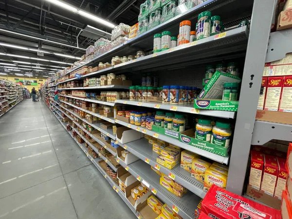 Augusta Usa Walmart Supermarkt Interieur Pasta Gangpad Mensen — Stockfoto