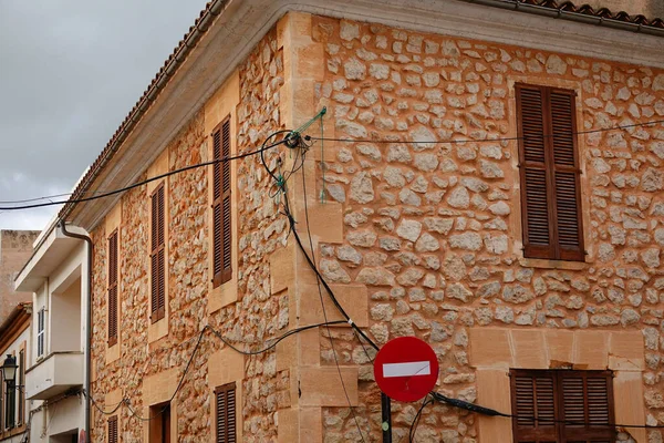 Picture Shows Wildly Laid Power Cables Facade House Sant Llorenc — Stock Photo, Image