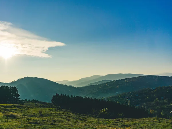 Una Vista Volo Uccello Sul Paesaggio Montano Colline Sole Romania — Foto Stock