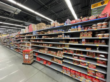 Augusta, Ga USA - 128 28: Walmart 'ın iç bakkal yemekleri bölümü havaya uçtu