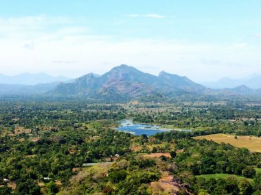Savan Alanı 'nın dağa karşı havadan çekilmiş görüntüsü.