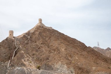 Çölde eski binalar, taşlı kil, tahıllı ve odak dışı