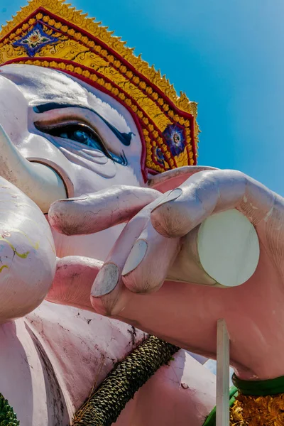 Ganesha Parkı Ndaki Ganesha Heykelinin Dikey Görüntüsü Sarika Tayland — Stok fotoğraf