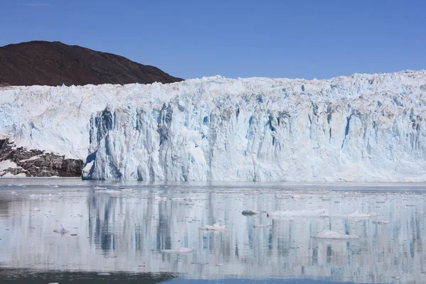 Beautiful Shot Icebergs Reflecting Sea Greenland — Stock Photo, Image