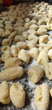 Taze gnocchi pişirmeye hazır.