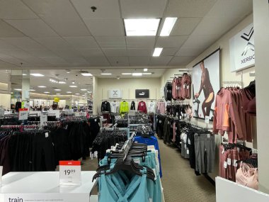 Augusta, Ga USA - 12. 04 21: Augusta Alışveriş Merkezi İçişleri JC Penny Kadın Antrenman kıyafetleri
