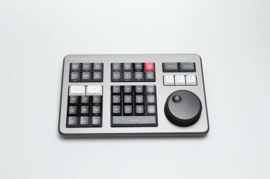 Beyaz arkaplanı izole ederek video düzenleme ve renk derecelendirme için Blackmagic tasarımının hız düzenleyicisini çözümle.