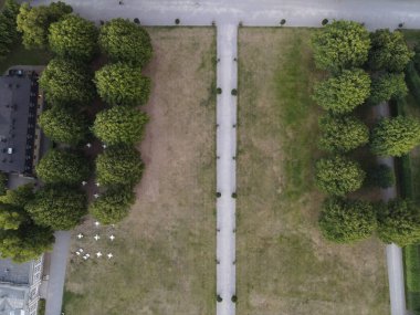 Stockholm, İsveç 'teki Palace Ulriksdal' ın ön bahçesinin havadan görüntüsü.