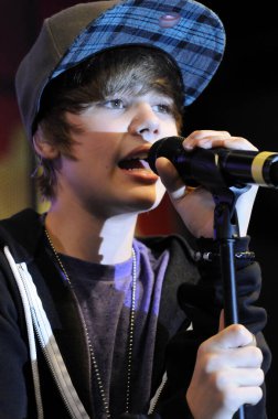 Justin Bieber 'ın Los Angeles' taki Universal Stüdyoları 'nda canlı performansı.