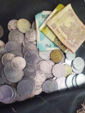 Hindistan 'ın para geçmişi. Halıya para ve notlar