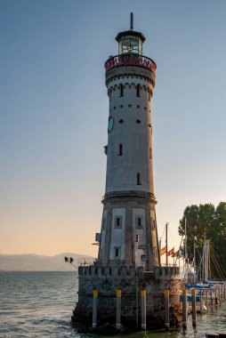 Lindau Limanı, Almanya 'da bir deniz fenerinin dikey çekimi