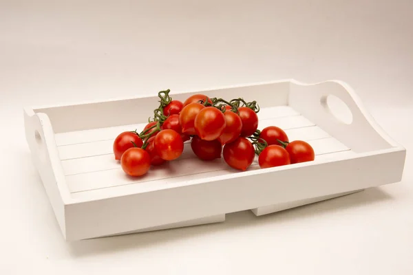Cluster Sweet Red Cherry Tomatoes Vine Wooden Tray Isolated White — Stock Photo, Image