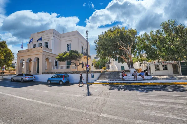 Hayır, Yunanistan. 28 Aralık 2010: Yunanistan 'ın Ios adasındaki güzel Chora köyü, geleneksel kiliseleriyle