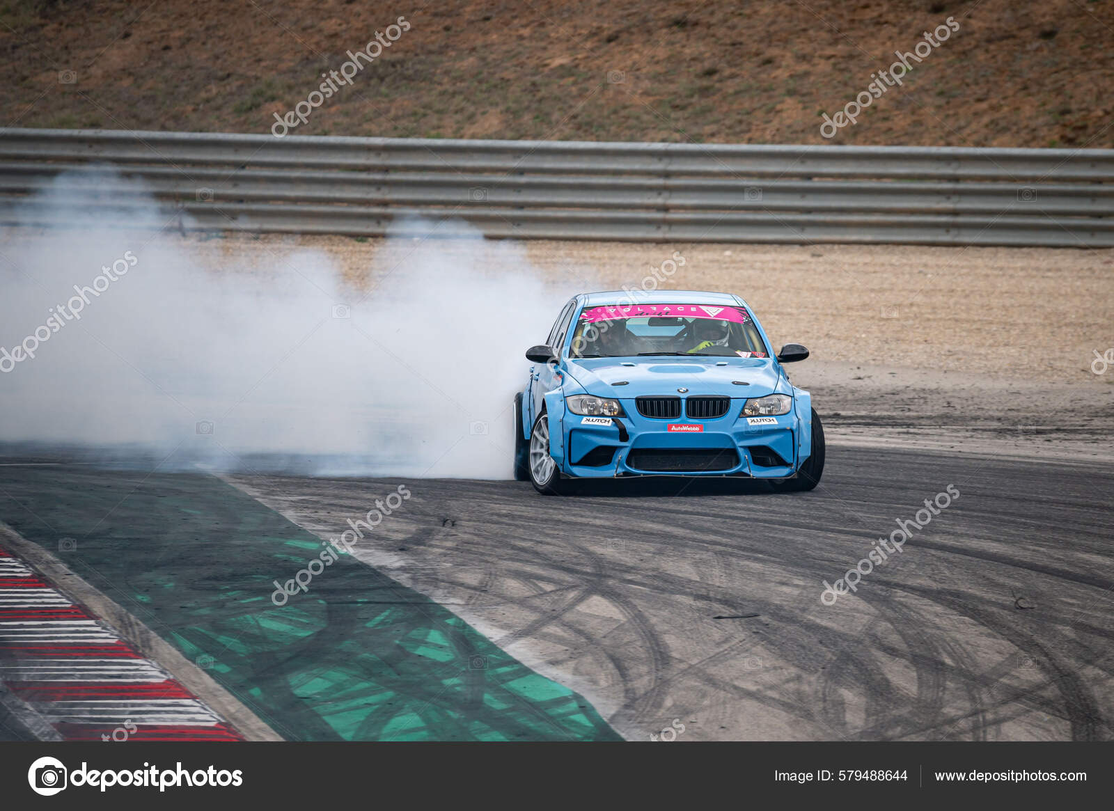 Bmw Series E90 Дрейфует Трассе – Стоковое Редакционное Фото.