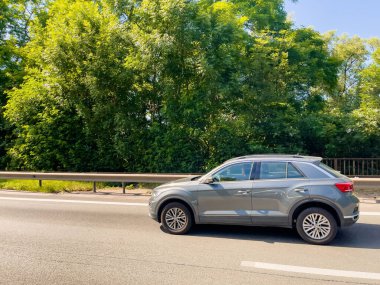 Belçika 'nın kırsal kesiminde araba penceresi manzarası