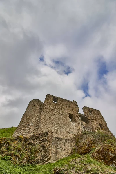 Low Angle Shot Ruins Lowenburg Castle Monreal Eifel Germany Blue — Foto de Stock