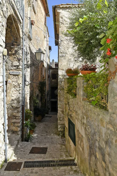 ラツィオ地域 イタリアの村でレノーラの居心地の良い狭い通りの眺め — ストック写真