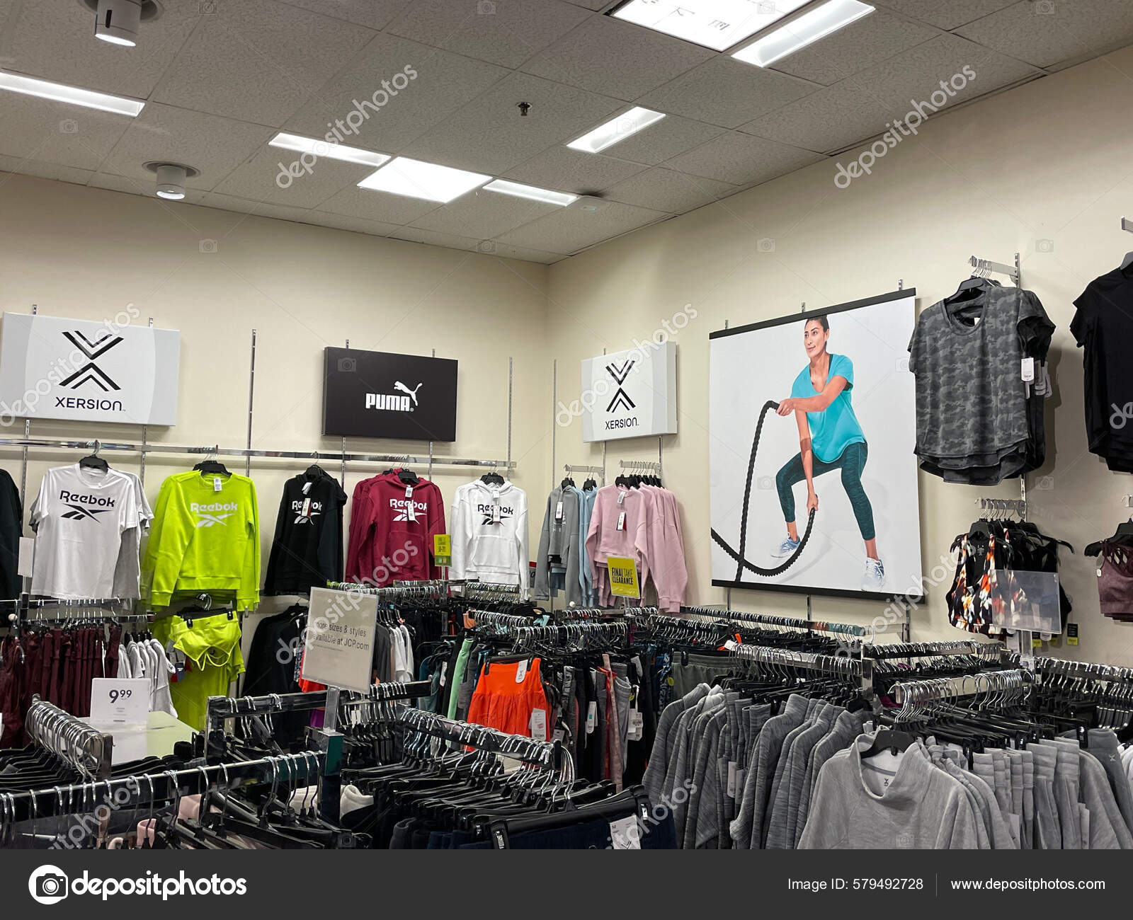 Augusta Usa Augusta Mall Retail Interior Penny Workout Clothing Area Foto editorial de stock 579492728 wirestock creators