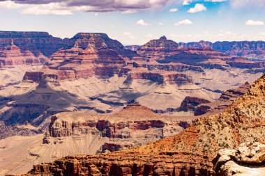 Güneşin altında Büyük Kanyon 'un güzel bir manzarası