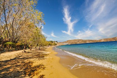 Serifos Adası, Yunanistan. 3 Nisan 2010, Serifos 'un güzel adasındaki Livadakia plajı.