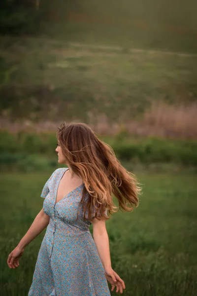 Vertical Shot Attractive Caucasian Female Beautiful Dress Nature Background —  Fotos de Stock