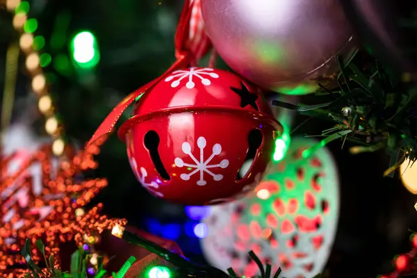 Soft Focus Red Christmas Bauble Hanging Tree — Fotografia de Stock