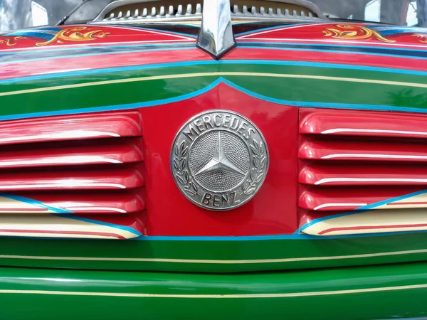 Mercedes Benz Star Badge Logo Brand Hood Old 1112 Urban — Stockfoto