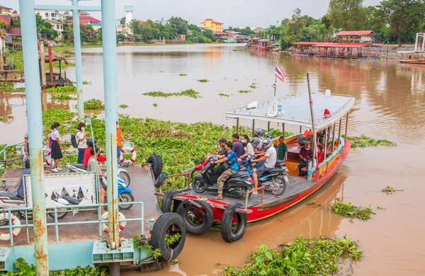 Thai Ferry Boat Passengers Crosses Chaophraya River Ayutthaya Thailand Asia — Stock Photo, Image