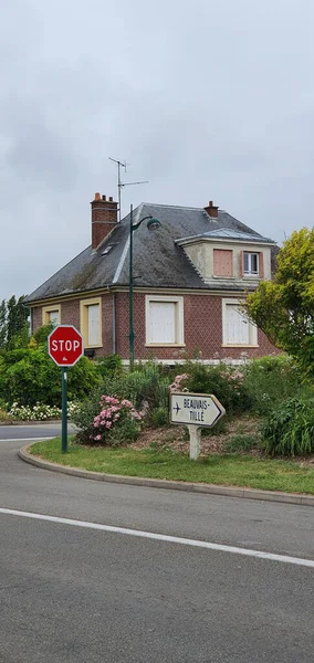 Pionowe Ujęcie Starego Domu Pobliżu Beauvais Tille Francji — Zdjęcie stockowe