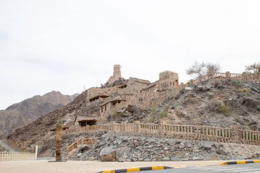 Çölde eski binalar, taşlı kil, tahıllı ve odak dışı