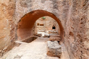 Kıbrıs Rum Kesimi 'nin Paphos Arkeoloji Parkı' ndaki harabelerin güzel manzarası