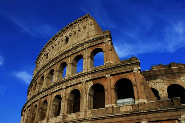 Primer Plano Abajo Hacia Arriba Parte Fachada Del Coliseo — Foto de Stock