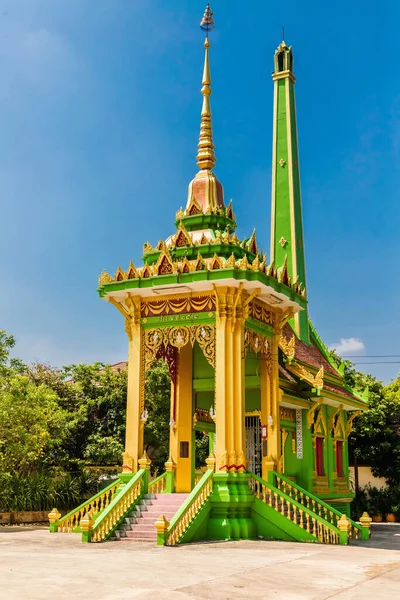 Colpo Verticale Luogo Commemorativo Tempio Suphan Buri Thailandia Sullo Sfondo — Foto Stock