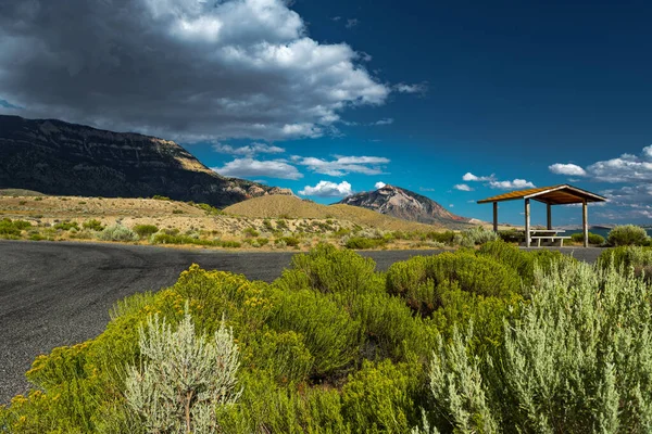 Gazebo Side Road Middle Green Field Mountains Background — Stock Photo, Image