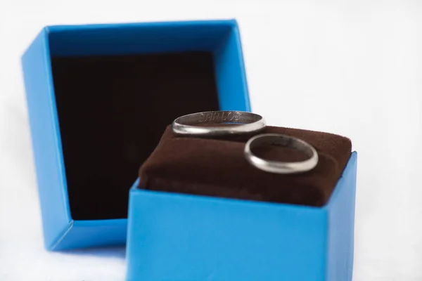Closeup Shot Couple Wedding Rings Blue Box Isolated White Background — Stock Photo, Image