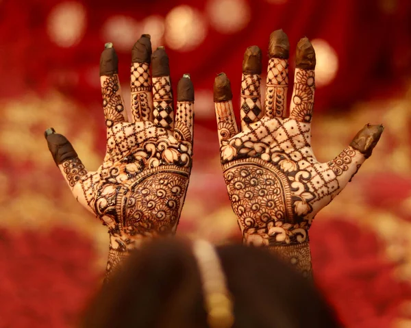 Closeup Female Hands Indian Henna Tattoos Mehndi Blurry Red Background — Stockfoto
