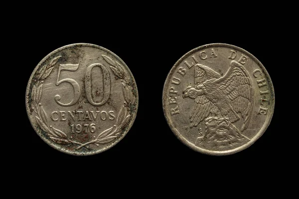 Detailní Záběr Pár Chile Peso Mincí Izolovaných Tmavém Pozadí — Stock fotografie