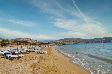 Hayır, Yunanistan. 21 Eylül 2010: Yunanistan 'ın Ios adasındaki güzel Koumbara plajı, temiz su ve ince kumla