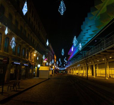 Fransa 'da kış tatilinde Toulouse' da bir sokak.