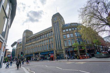 Newgate Caddesi, Newcastle 'daki eski Kooperatif binasının geniş açılı görüntüsü İngiltere' nin Tyne kentindeki Premier Inn olarak yeniden geliştirildi..
