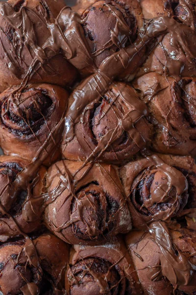 Primo Piano Verticale Dolci Rotoli Cannella Cioccolato — Foto Stock