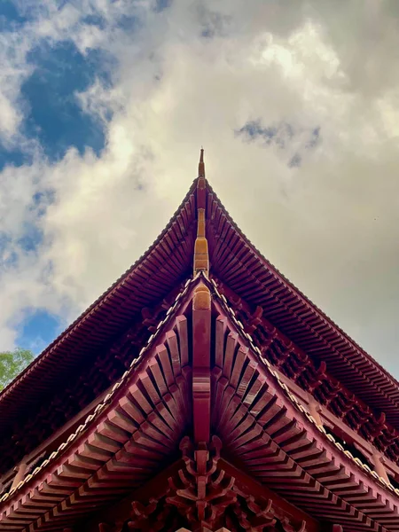 Low Angle Shot Buddhist Temple Red Roof — Photo