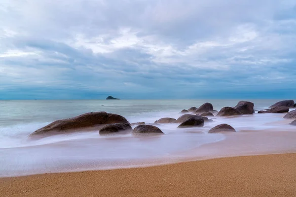 Beautiful Shot Huge Stones Beach Long Exposure Effect Water Cloudy — Stok fotoğraf