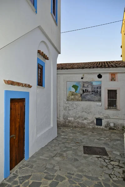Narrow Street Painted Murals Village Calabria Region Italy — Stock Photo, Image