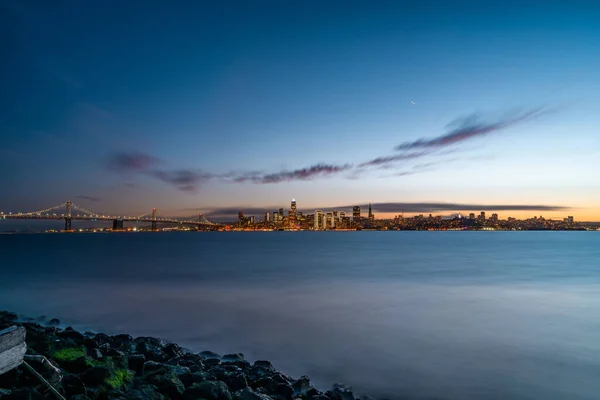 Beautiful Scene San Francisco Evening Skyline Bay Bridge Blue Sky — Foto de Stock