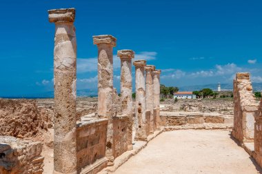 Kıbrıs Rum Kesimi 'nin Paphos Arkeoloji Parkı' ndaki harabelerin güzel manzarası