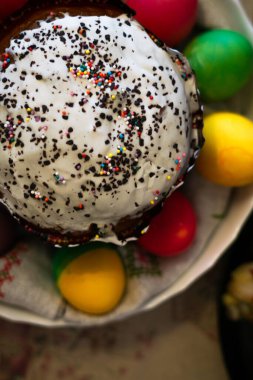 Salatalı bir tabağın yakın çekimi.