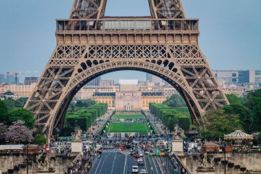 Paris, Fransa 'da Eyfel Kulesi' nin güzel bir manzarası