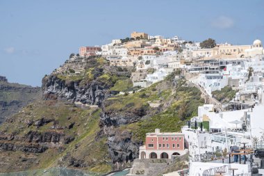 Yunanistan 'ın bir yamacındaki Santorini' nin güzel mimarisi