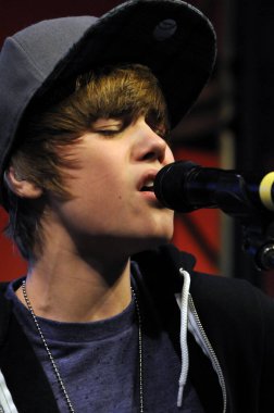 Justin Bieber 'ın Los Angeles' taki Universal Stüdyoları 'nda canlı performansı.